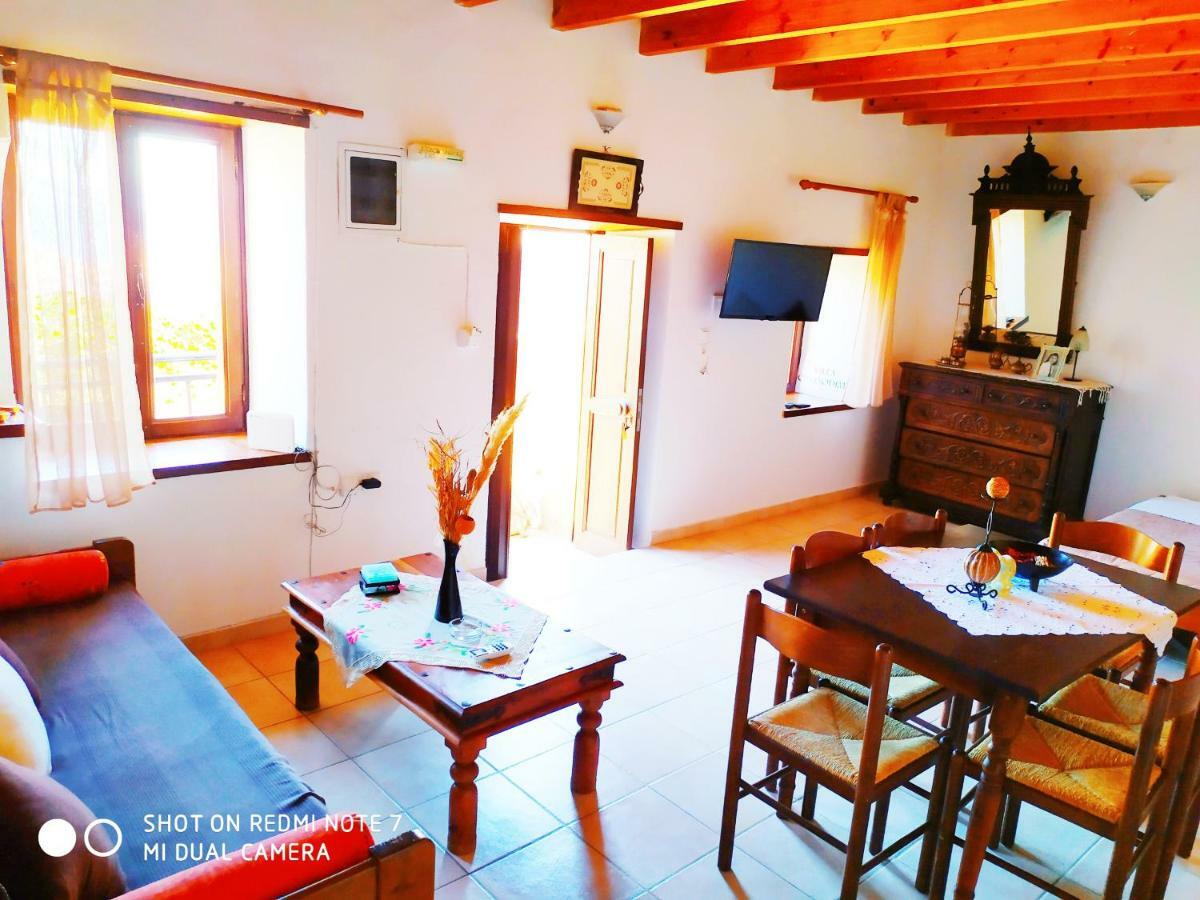 Villa Chrysodimi Chalki Town Eksteriør billede